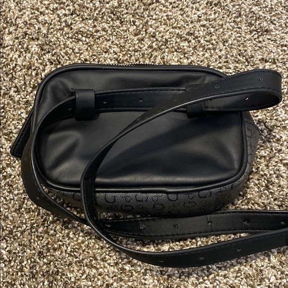 Guess Fanny pack - Picture 2 of 4